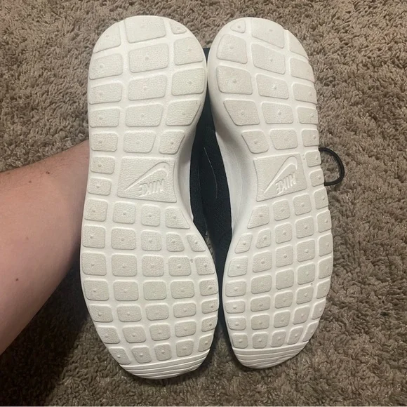 Nike Black and White Sneakers - Picture 5 of 6